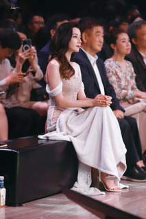 Dilraba Dilmurat feet photo thumbnail