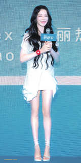 Dilraba Dilmurat feet photo thumbnail