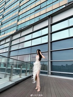 Dilraba Dilmurat feet photo thumbnail