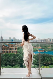 Dilraba Dilmurat feet photo thumbnail
