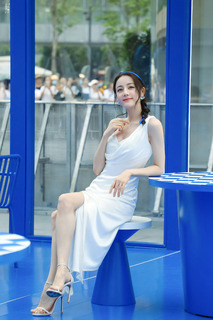 Dilraba Dilmurat feet photo thumbnail