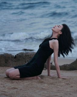 Dilraba Dilmurat feet photo thumbnail