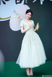 Dilraba Dilmurat feet photo thumbnail