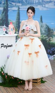 Dilraba Dilmurat feet photo thumbnail