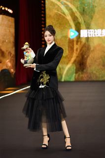 Dilraba Dilmurat feet photo thumbnail