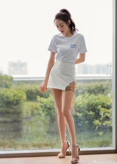 Dilraba Dilmurat feet photo thumbnail