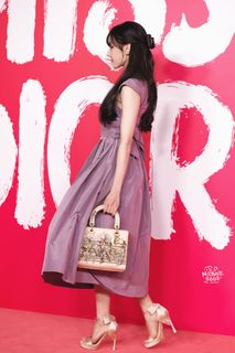 Dilraba Dilmurat feet photo thumbnail