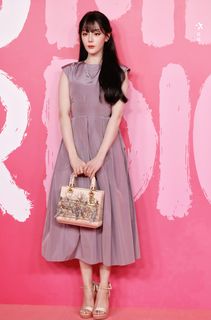 Dilraba Dilmurat feet photo thumbnail