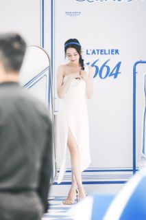Dilraba Dilmurat feet photo 2