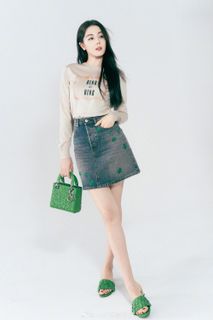 Dilraba Dilmurat feet photo 4