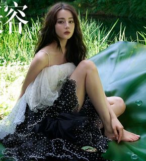 Dilraba Dilmurat feet photo 12