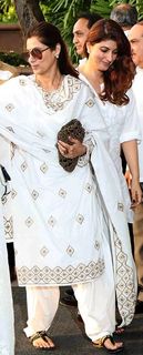 Dimple Kapadia feet photo 8