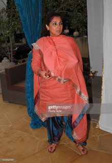 Dimple Kapadia feet photo 5