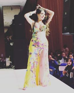 Dina feet photo thumbnail