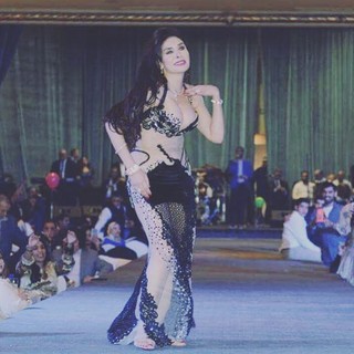 Dina feet photo thumbnail