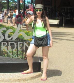 Dina feet photo thumbnail