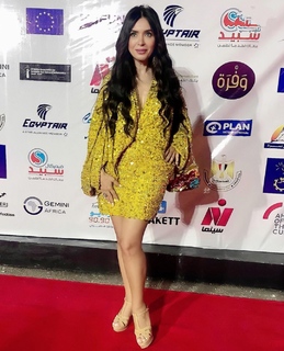 Dina feet photo thumbnail