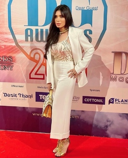 Dina feet photo thumbnail