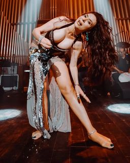 Dina feet photo thumbnail