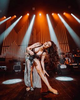 Dina feet photo thumbnail