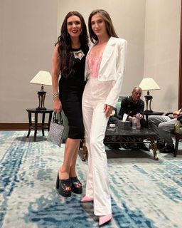 Dina feet photo thumbnail