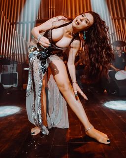 Dina feet photo thumbnail