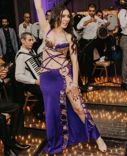 Dina feet photo thumbnail