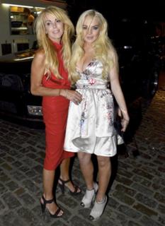 Dina Lohan feet photo 20