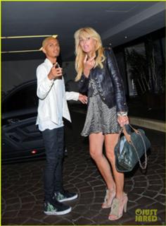 Dina Lohan feet photo 5
