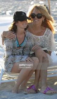Dina Lohan feet photo 3