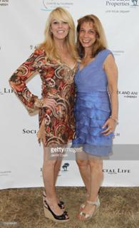 Dina Lohan feet photo 8