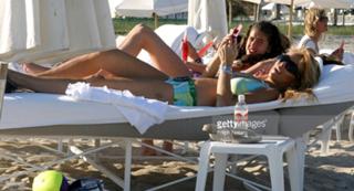 Dina Lohan feet photo 7