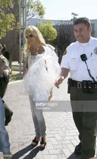 Dina Lohan feet photo 3