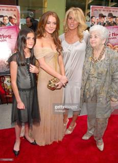 Dina Lohan feet photo 2
