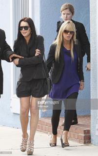 Dina Lohan feet photo 4