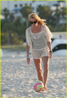 Dina Lohan feet photo 2