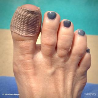Dina Meyer feet photo thumbnail