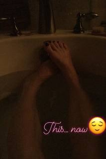 Dina Meyer feet photo thumbnail