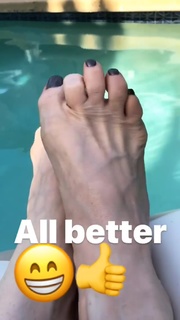Dina Meyer feet photo thumbnail