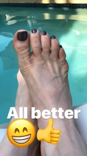 Dina Meyer feet photo thumbnail
