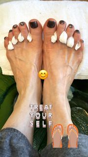 Dina Meyer feet photo thumbnail