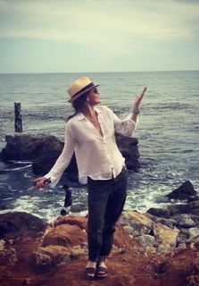 Dina Meyer feet photo thumbnail