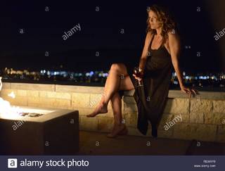 Dina Meyer feet photo thumbnail