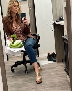 Diora Baird feet photo thumbnail