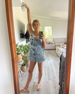 Diora Baird feet photo thumbnail