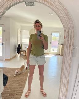 Diora Baird feet photo thumbnail