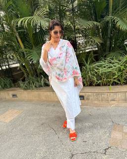 Dipika Kakar feet photo 8