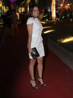 Dira Paes feet photo thumbnail