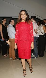 Dira Paes feet photo thumbnail