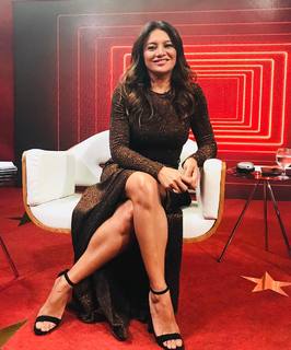 Dira Paes feet photo thumbnail